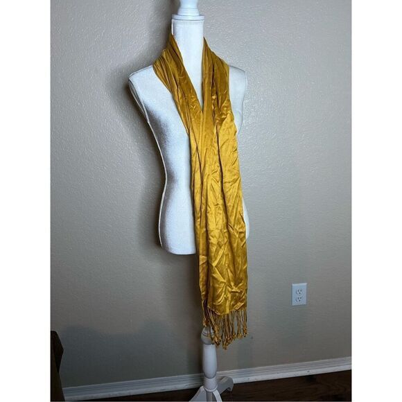 Beautiful gold shiny scarf with fringe - large - Picture 1 of 3